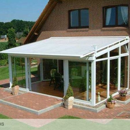Weiße Wintergartenmarkise